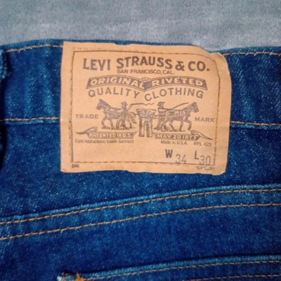 Vintage Levis 509 Jeans Size 34 Red Batwing Paper Tag USA Made 100% Cotton Blue